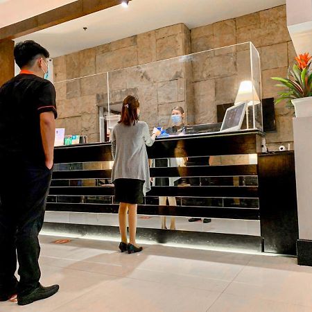 The B Hotel Alabang Muntinlupa City Buitenkant foto