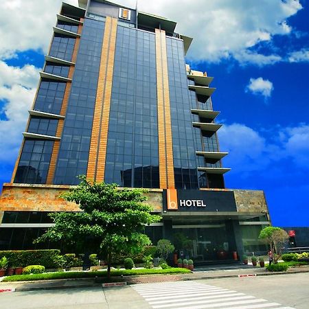The B Hotel Alabang Muntinlupa City Buitenkant foto