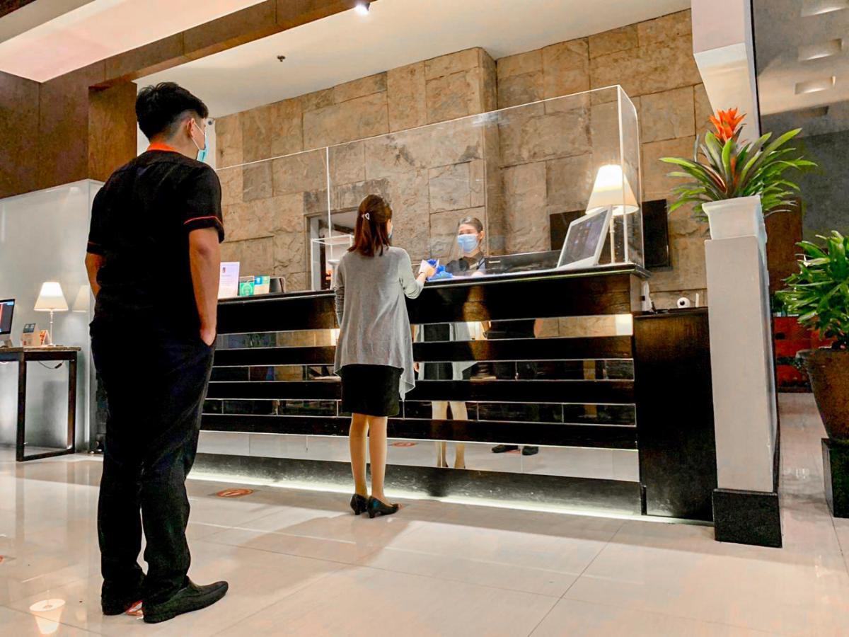 The B Hotel Alabang Muntinlupa City Buitenkant foto