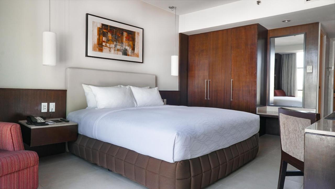 The B Hotel Alabang Muntinlupa City Buitenkant foto