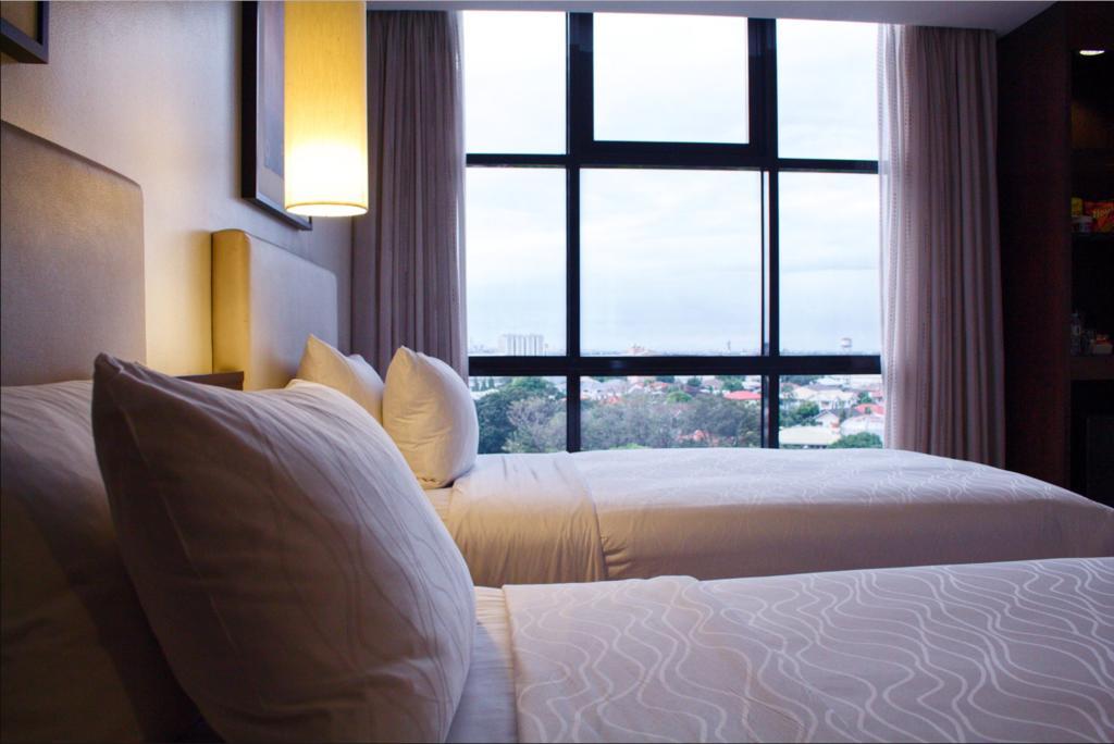 The B Hotel Alabang Muntinlupa City Buitenkant foto