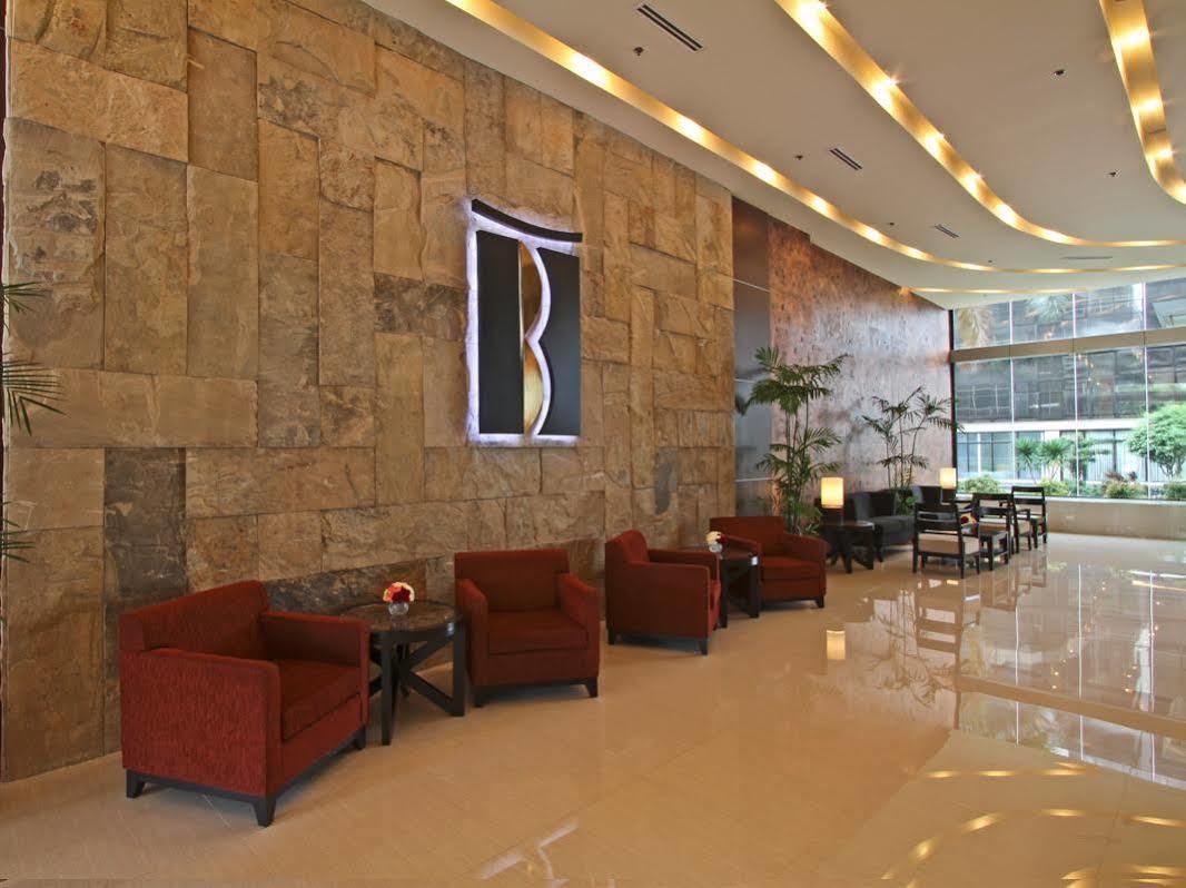 The B Hotel Alabang Muntinlupa City Buitenkant foto