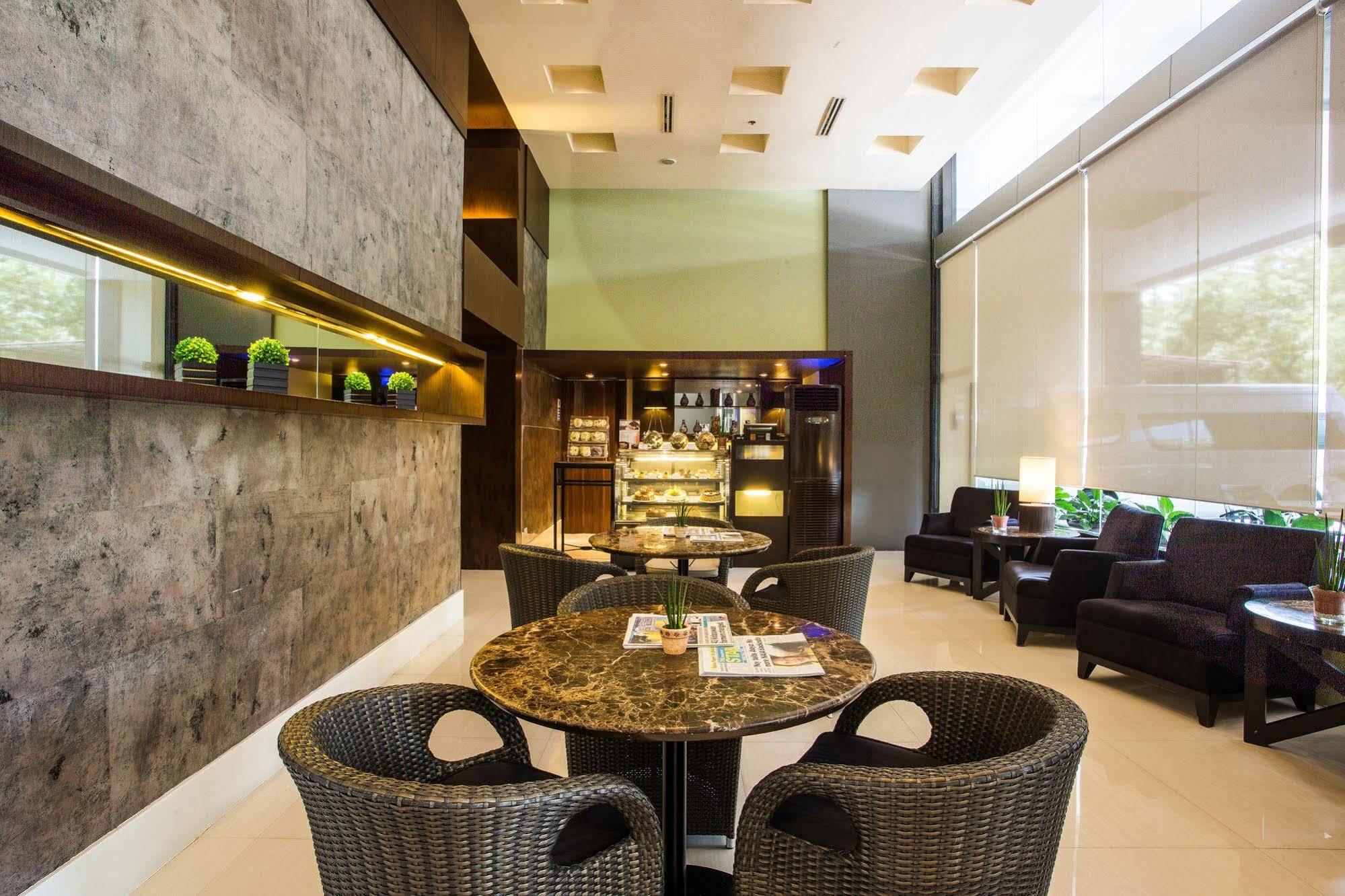 The B Hotel Alabang Muntinlupa City Buitenkant foto