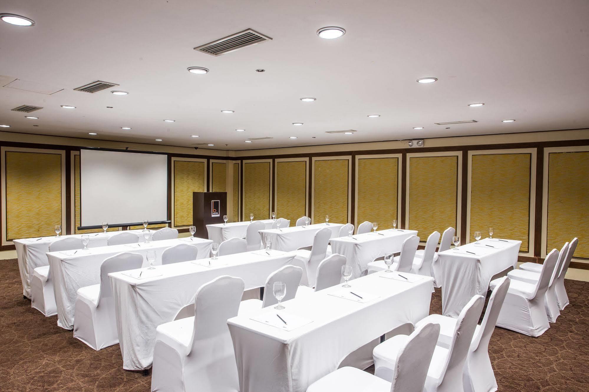 The B Hotel Alabang Muntinlupa City Buitenkant foto